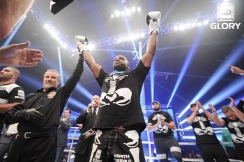 Эррол Циммерман посвятил свою победу на турнире Glory 16 Рамону Деккерсу