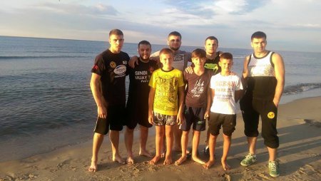 Главный тренер «Thai Boxing Club» Андрей Гросу в интервью рассказал, как наша команда проводит контрольно-подготовительный сбор на балтийском побережье Польши.
