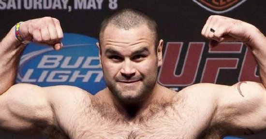 Экс-боец UFC умер от полученных в боксерском поединке травм